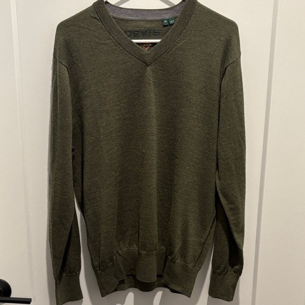 Orvis Men's V-Neck Sweater in Forest Green